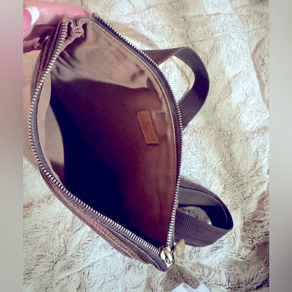 ✨ Louis Vuitton Messenger Bag with Iconic Monogram in GUC Mens or Unisex ✨ - Picture 4 of 5
